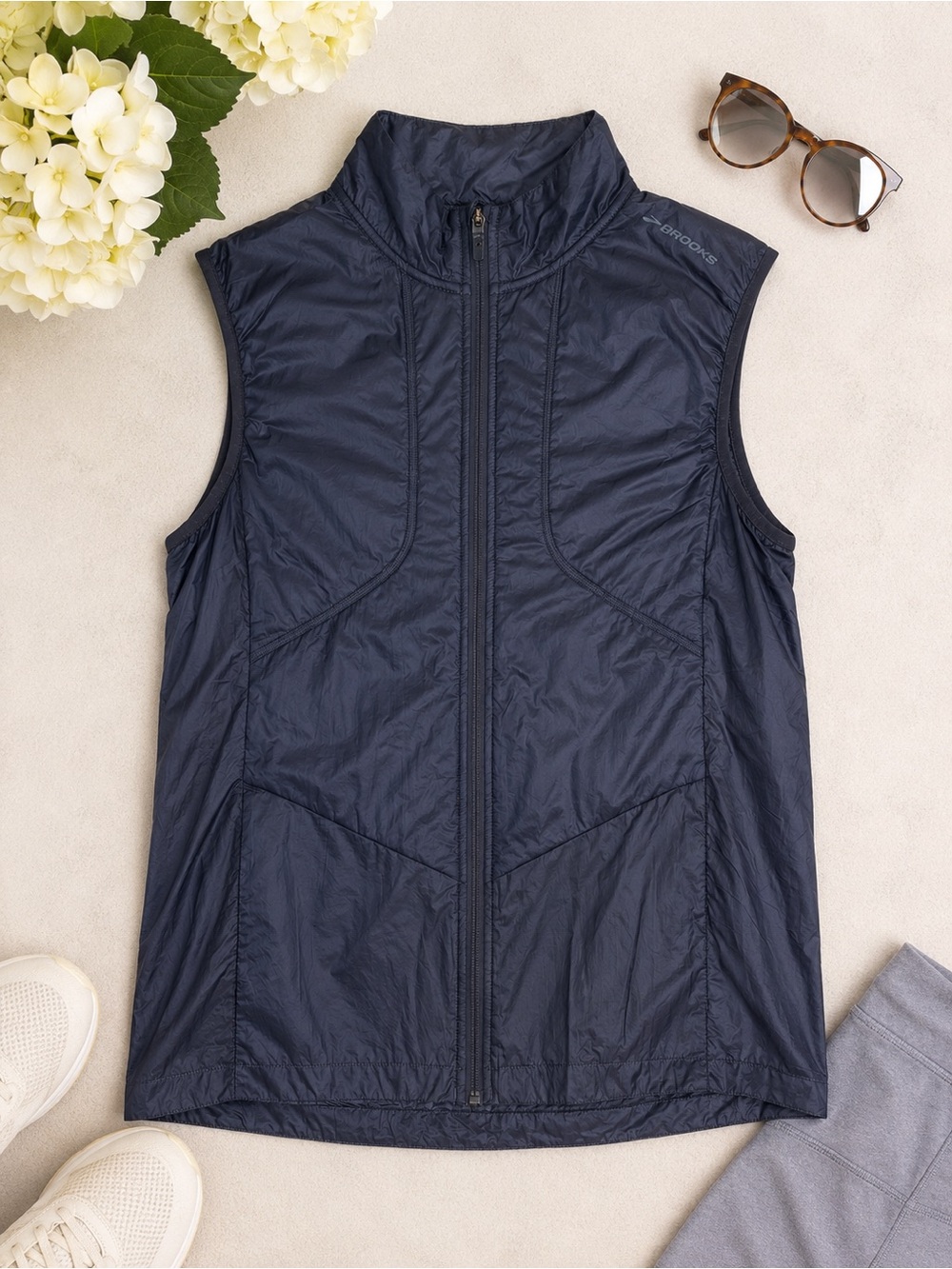 Brooks Run Happy Running Vest Ultralight 4oz Primaloft Insulated Dark Gray, Sz M